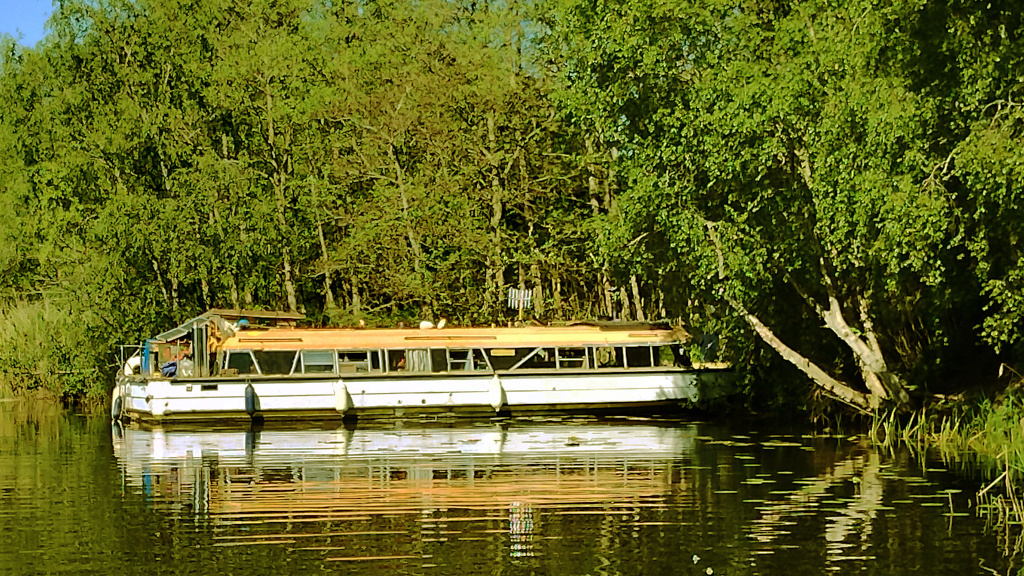 The Liveaboard Boat